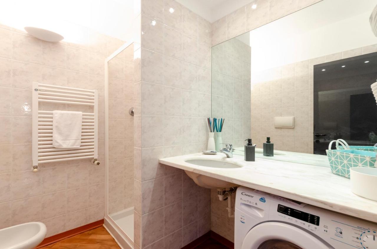 Dock Of The Bay Genova, Stylish In The Heart Of With Air Conditioning, Private Free Garage, Harbour View Appartement Genua